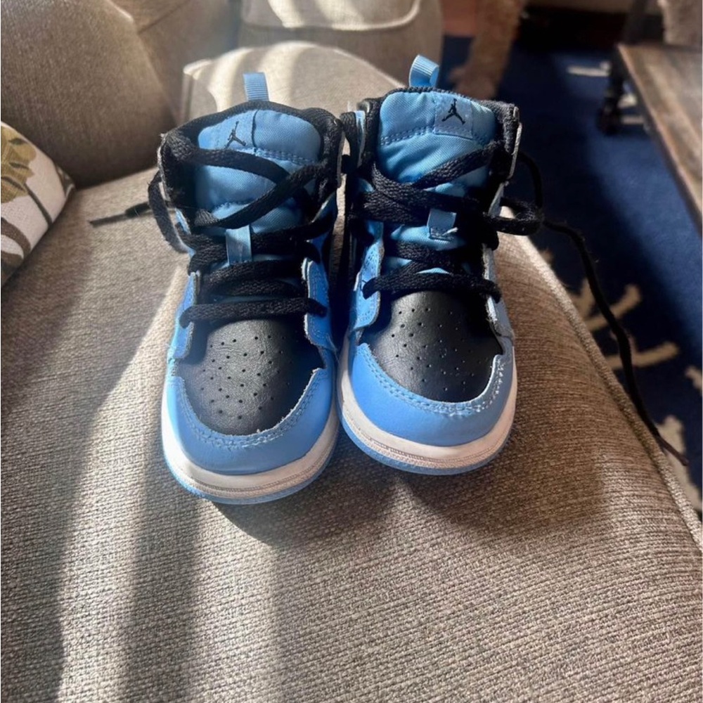 Boys Air Jordan’s size 9.5